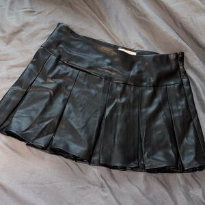 Black Faux Leather Mini Skirt Women Size M Y2K Streetwear Pleated Aesthetic